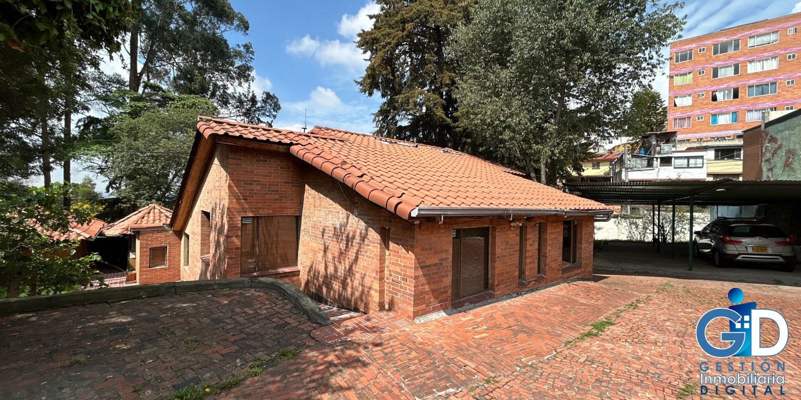 Casa Lote en Venta de 1450 m² y Casa de 290 m² en Bogotá